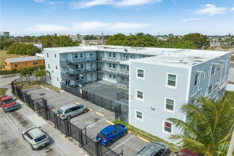 Apartamento en alquiler en Miami, Florida, 1 dormitorio, 1561.87 m2 № 2055069 - foto 12