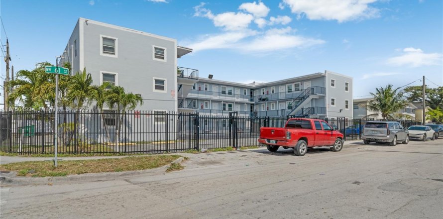 Apartamento en Miami, Florida 1 dormitorio, 1561.87 m2 № 2055069