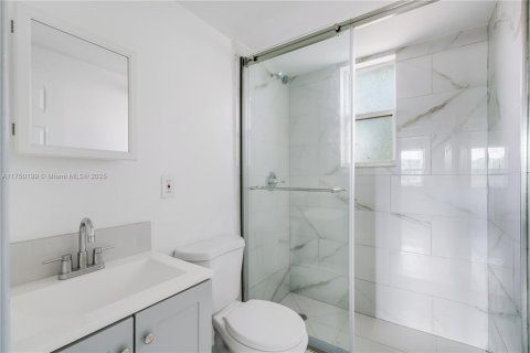 Apartamento en alquiler en Miami, Florida, 1 dormitorio, 1561.87 m2 № 2055069 - foto 10