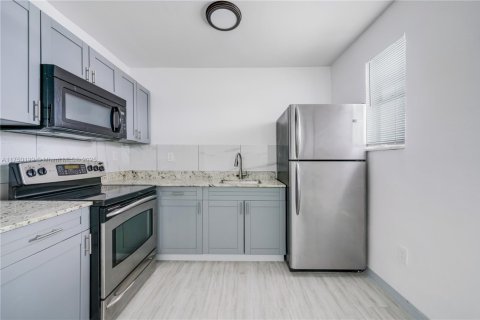 Apartamento en alquiler en Miami, Florida, 1 dormitorio, 1561.87 m2 № 2055069 - foto 6