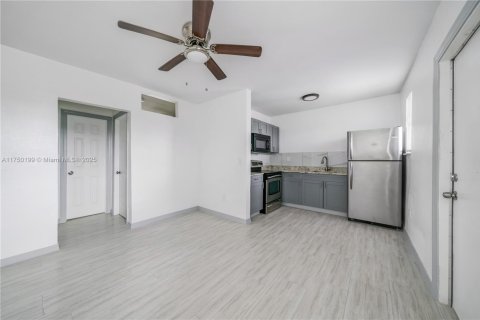 Apartamento en alquiler en Miami, Florida, 1 dormitorio, 1561.87 m2 № 2055069 - foto 7