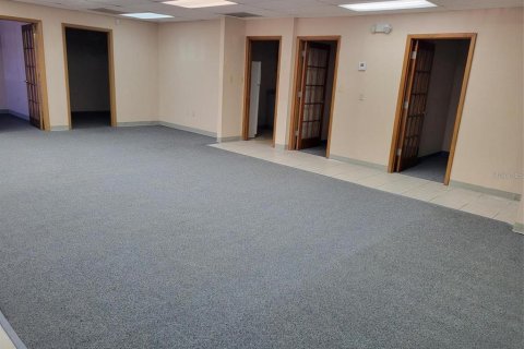 Propiedad comercial en alquiler en Orlando, Florida, 1172.71 m2 № 1590153 - foto 3