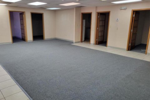 Propiedad comercial en alquiler en Orlando, Florida, 1172.71 m2 № 1590153 - foto 2