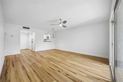 Copropriété à vendre à New Port Richey, Floride: 2 chambres, 89 m2 № 2198332 - photo 11