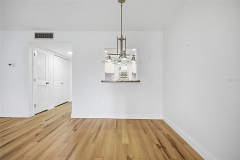 Copropriété à vendre à New Port Richey, Floride: 2 chambres, 89 m2 № 2198332 - photo 10