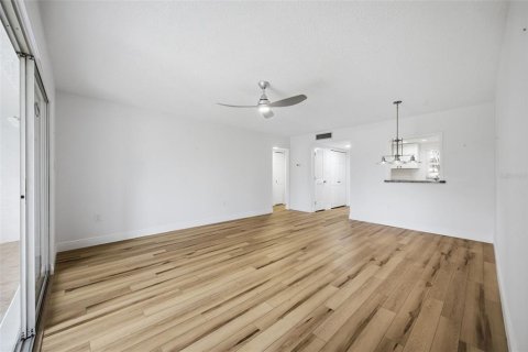 Copropriété à vendre à New Port Richey, Floride: 2 chambres, 89 m2 № 2198332 - photo 12