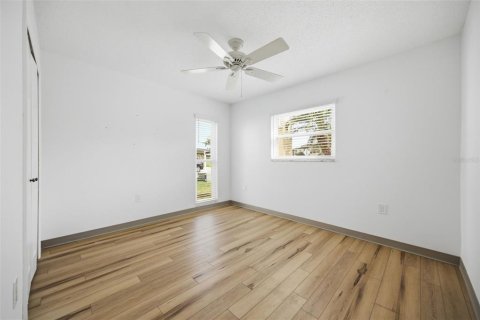 Copropriété à vendre à New Port Richey, Floride: 2 chambres, 89 m2 № 2198332 - photo 15