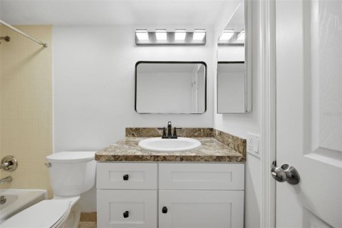 Copropriété à vendre à New Port Richey, Floride: 2 chambres, 89 m2 № 2198332 - photo 24