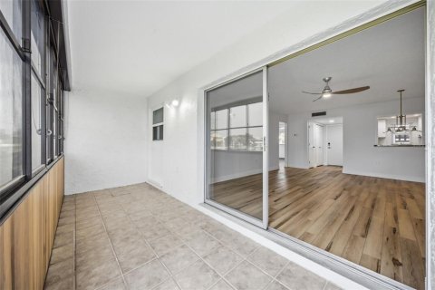 Copropriété à vendre à New Port Richey, Floride: 2 chambres, 89 m2 № 2198332 - photo 25