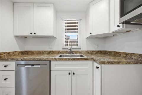 Copropriété à vendre à New Port Richey, Floride: 2 chambres, 89 m2 № 2198332 - photo 6