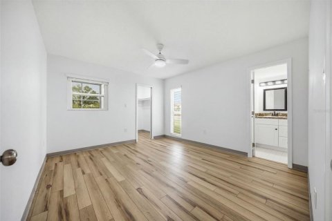 Copropriété à vendre à New Port Richey, Floride: 2 chambres, 89 m2 № 2198332 - photo 13