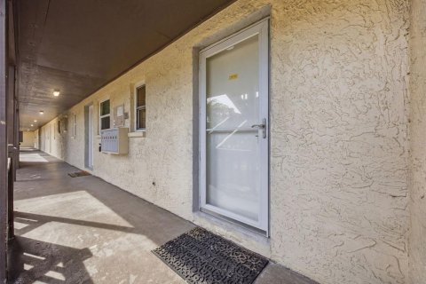 Copropriété à vendre à New Port Richey, Floride: 2 chambres, 89 m2 № 2198332 - photo 2
