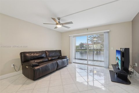 Condo in Pembroke Pines, Florida, 1 bedroom  № 2186206 - photo 10
