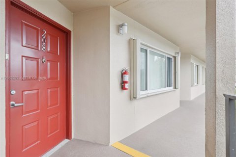 Condo in Pembroke Pines, Florida, 1 bedroom  № 2186206 - photo 5