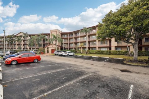 Condo in Pembroke Pines, Florida, 1 bedroom  № 2186206 - photo 3