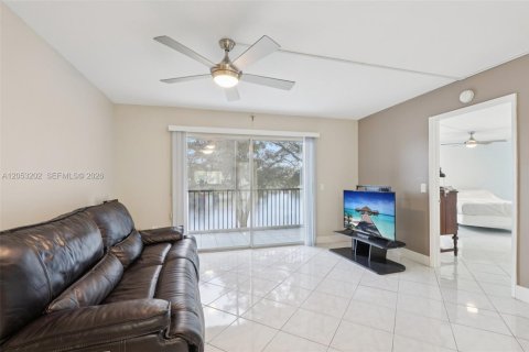 Condo in Pembroke Pines, Florida, 1 bedroom  № 2186206 - photo 8