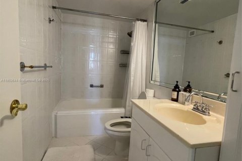 Condo in Hallandale Beach, Florida, 1 bedroom  № 2035215 - photo 14