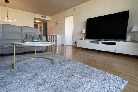 Condo in Hallandale Beach, Florida, 1 bedroom  № 2035215 - photo 7