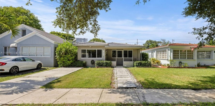 Casa en Hollywood, Florida 2 dormitorios, 124.58 m2 № 1857447