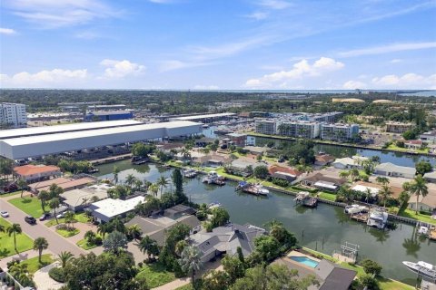 Casa en venta en Saint Petersburg, Florida, 3 dormitorios, 229.38 m2 № 2318471 - foto 5