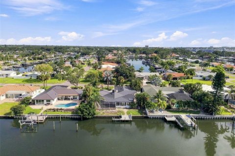 Casa en venta en Saint Petersburg, Florida, 3 dormitorios, 229.38 m2 № 2318471 - foto 13
