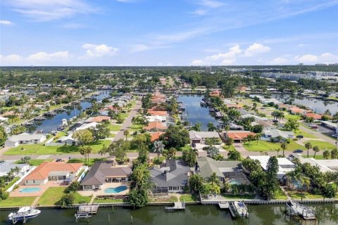 Casa en venta en Saint Petersburg, Florida, 3 dormitorios, 229.38 m2 № 2318471 - foto 10
