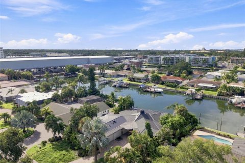 Casa en venta en Saint Petersburg, Florida, 3 dormitorios, 229.38 m2 № 2318471 - foto 4