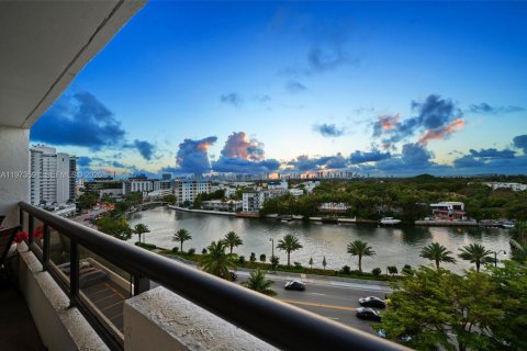 Купить кондоминиум в Майами-Бич, Флорида 2 спальни, 93.37м2, № 2042459 - фото 23