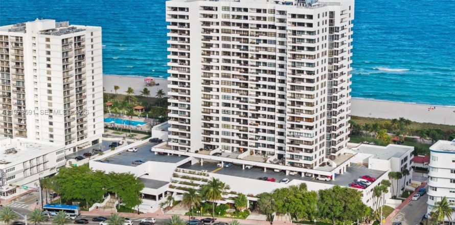 Кондоминиум с 2 спальнями в Майами-Бич, Флорида № 2042459