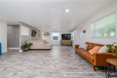 Casa en venta en New Smyrna Beach, Florida, 3 dormitorios, 200.39 m2 № 1777408 - foto 13