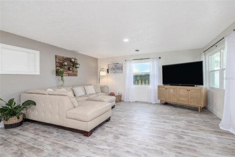 Casa en venta en New Smyrna Beach, Florida, 3 dormitorios, 200.39 m2 № 1777408 - foto 11