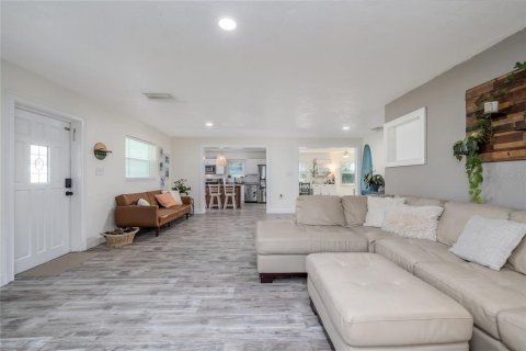 Casa en venta en New Smyrna Beach, Florida, 3 dormitorios, 200.39 m2 № 1777408 - foto 12
