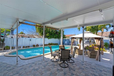 Villa ou maison à vendre à Hialeah, Floride: 4 chambres, 130.43 m2 № 1857286 - photo 21