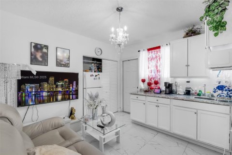 Villa ou maison à vendre à Hialeah, Floride: 4 chambres, 130.43 m2 № 1857286 - photo 25