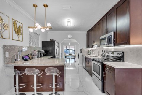 Villa ou maison à vendre à Hialeah, Floride: 4 chambres, 130.43 m2 № 1857286 - photo 11