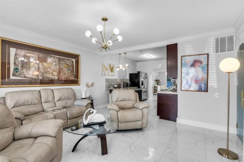 Villa ou maison à vendre à Hialeah, Floride: 4 chambres, 130.43 m2 № 1857286 - photo 5