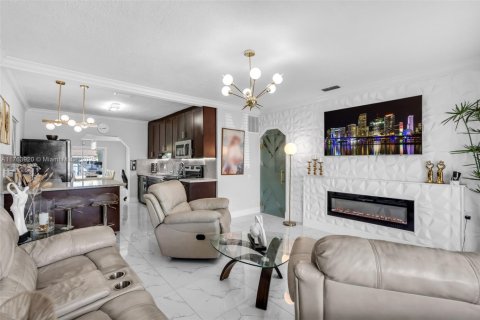 Villa ou maison à vendre à Hialeah, Floride: 4 chambres, 130.43 m2 № 1857286 - photo 6