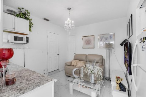 Villa ou maison à vendre à Hialeah, Floride: 4 chambres, 130.43 m2 № 1857286 - photo 24