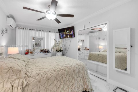 Villa ou maison à vendre à Hialeah, Floride: 4 chambres, 130.43 m2 № 1857286 - photo 18