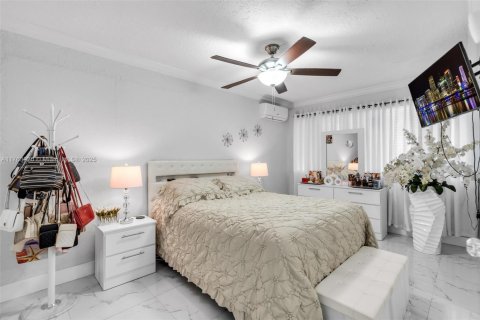 Villa ou maison à vendre à Hialeah, Floride: 4 chambres, 130.43 m2 № 1857286 - photo 16