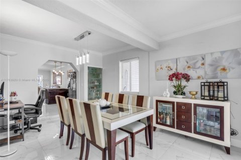 Villa ou maison à vendre à Hialeah, Floride: 4 chambres, 130.43 m2 № 1857286 - photo 14