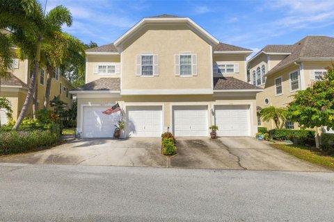 Condo in Tarpon Springs, Florida, 3 bedrooms № 2428844 - photo 2