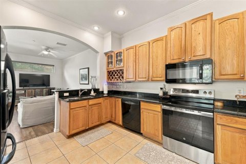 Condo in Tarpon Springs, Florida, 3 bedrooms № 2428844 - photo 11