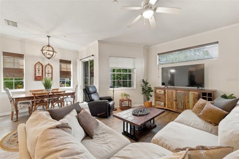 Condo in Tarpon Springs, Florida, 3 bedrooms № 2428844 - photo 9