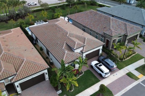 House in Parkland, Florida 3 bedrooms, 184.69 sq.m. № 2040609 - photo 30