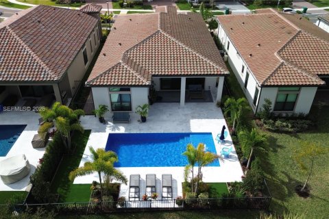 House in Parkland, Florida 3 bedrooms, 184.69 sq.m. № 2040609 - photo 25