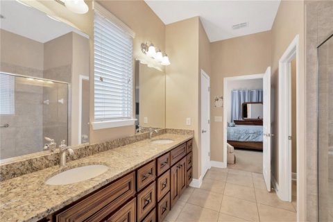 House in Valrico, Florida 4 bedrooms, 254.27 sq.m. № 1805665 - photo 11