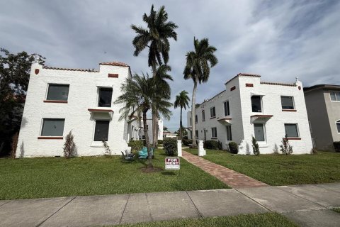 Apartment in Hollywood, Florida 2 bedrooms, 721.11 sq.m. № 2175467