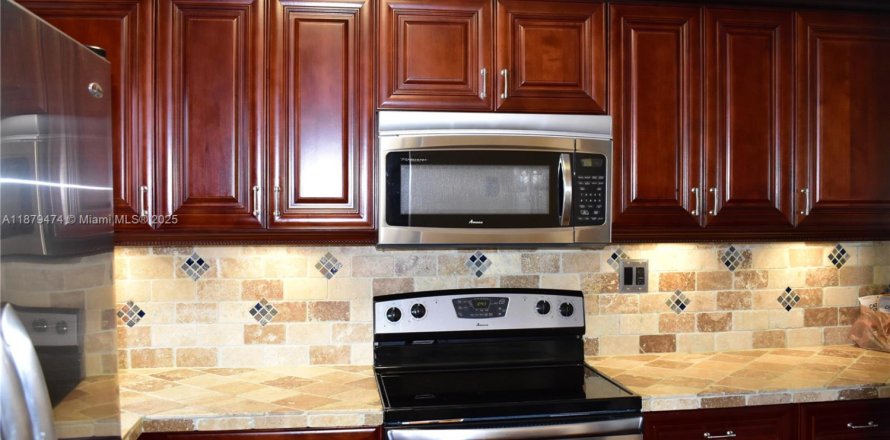 Condo in Sunrise, Florida, 1 bedroom № 1896315