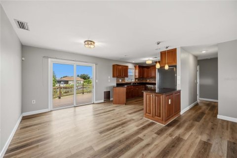 Casa en venta en Port Charlotte, Florida, 4 dormitorios, 174.19 m2 № 2226139 - foto 22